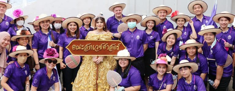 คณบดีคณะสหเวชศาสตร์ พร้อมผู้บริหาร คณาจารย์ และบุคลากรคณะสหเวชศาสตร์ เข้าร่วมเดินขบวนในพิธีเปิดการแข่งขันกีฬาภายในของบุคลากรจุฬาลงกรณ์มหาวิทยาลัย ครั้งที่ 43