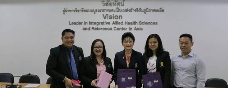 คณบดีคณะสหเวชศาสตร์ พร้อมผู้บริหาร คณาจารย์สาขาเทคนิคการแพทย์ ให้การต้อนรับ Prof. Aleth Therese L. Dacanay, Dean, Faculty of Pharmacy และ Assoc. Prof. Edilberto Manahan, Chair Department of Medical Technology จาก University of Santo Tomas ประเทศฟิลิปปินส์