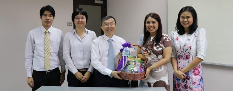 คณบดีคณะสหเวชศาสตร์ พร้อมคณะผู้บริหาร เข้าสวัสดีปีใหม่และมอบกระเช้าของขวัญ แด่ ศาสตราจารย์ นายแพทย์เกียรติ รักษ์รุ่งธรรม รองอธิการบดี