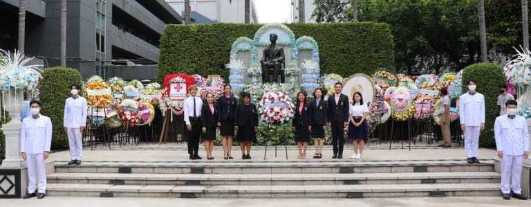 พิธีวางพวงมาลาถวายสักการะพระบาทสมเด็จพระเจ้าอยู่หัวอานันทมหิดล รัชกาลที่ ๘ เนื่องในวันอานันทมหิดล ประจำปี ๒๕๖๖